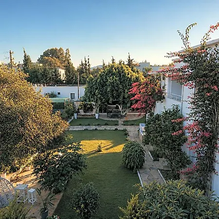 Yaliyani Restaurant Hotel