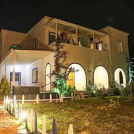 Hotel Yaliyani Restaurant 3*