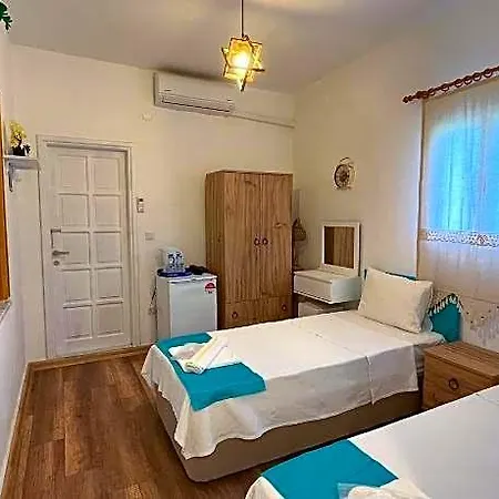 Yaliyani Restaurant Hotel 3*