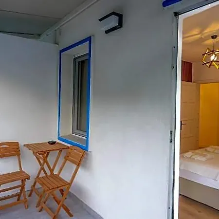 Yaliyani Restaurant Hotel